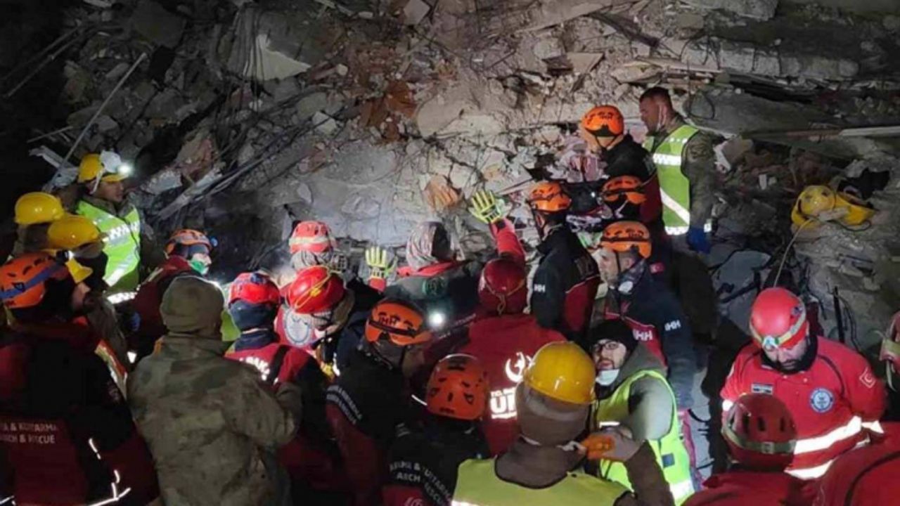Depremden 111 saat sonra yaralı çıkarılan Ayşegül Türkmen kurtarılamadı