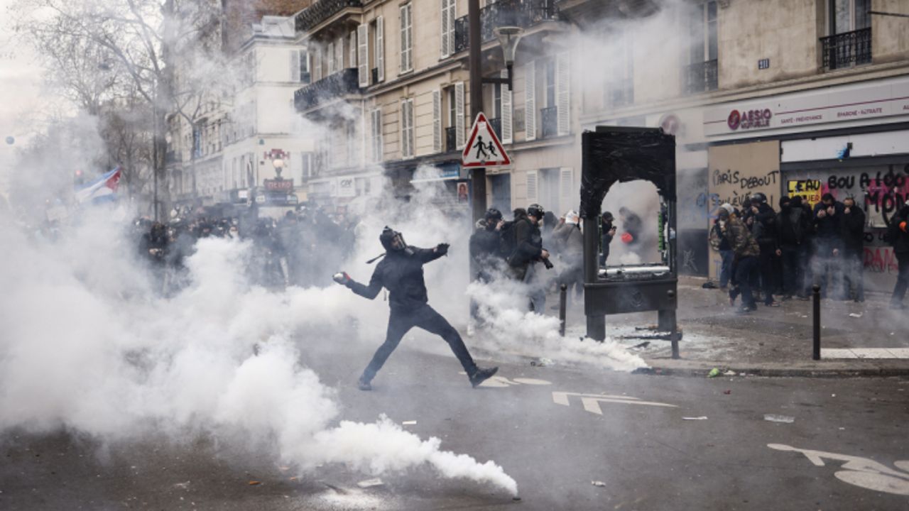 Fransa'da tansiyon düşmüyor! Sokaklar yangın yeri