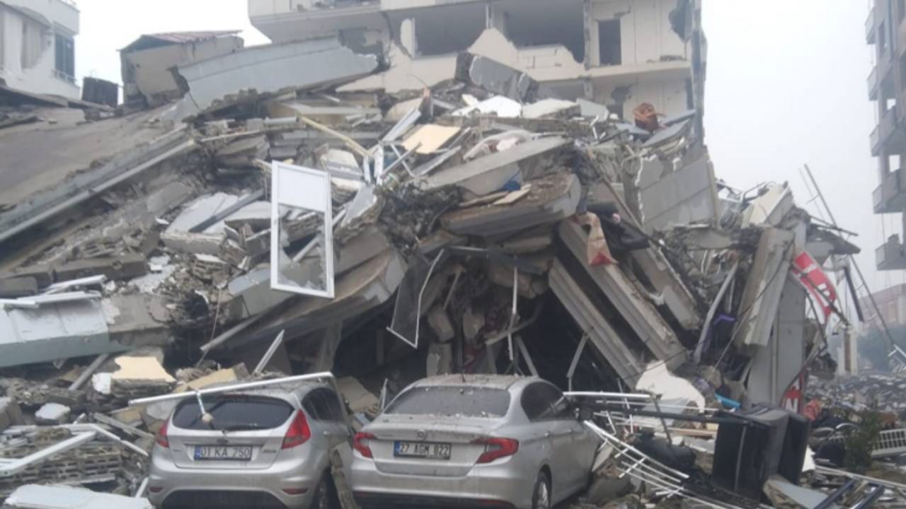 Gaziantep Nurdağı'da yıkılan binaların müteahhiti AKP'li meclis üyesi çıktı