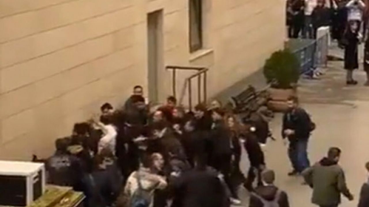 İstanbul Üniversitesi'nde karşıt görüşlü öğrenciler arasında kavga: 20 kişi 6 kişiye saldırdı