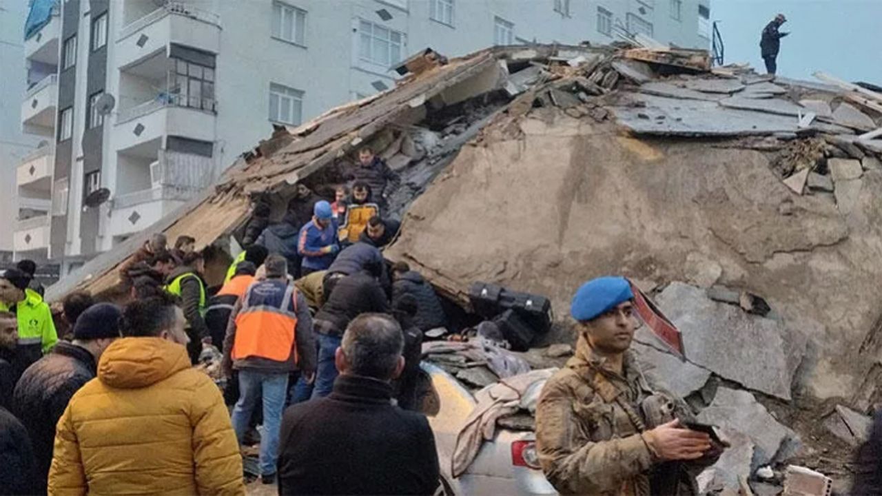 Kahramanmaraş'taki 7,4'lük deprem sonrası tüm dünya ayaklandı! Yardım ekipleri geliyor