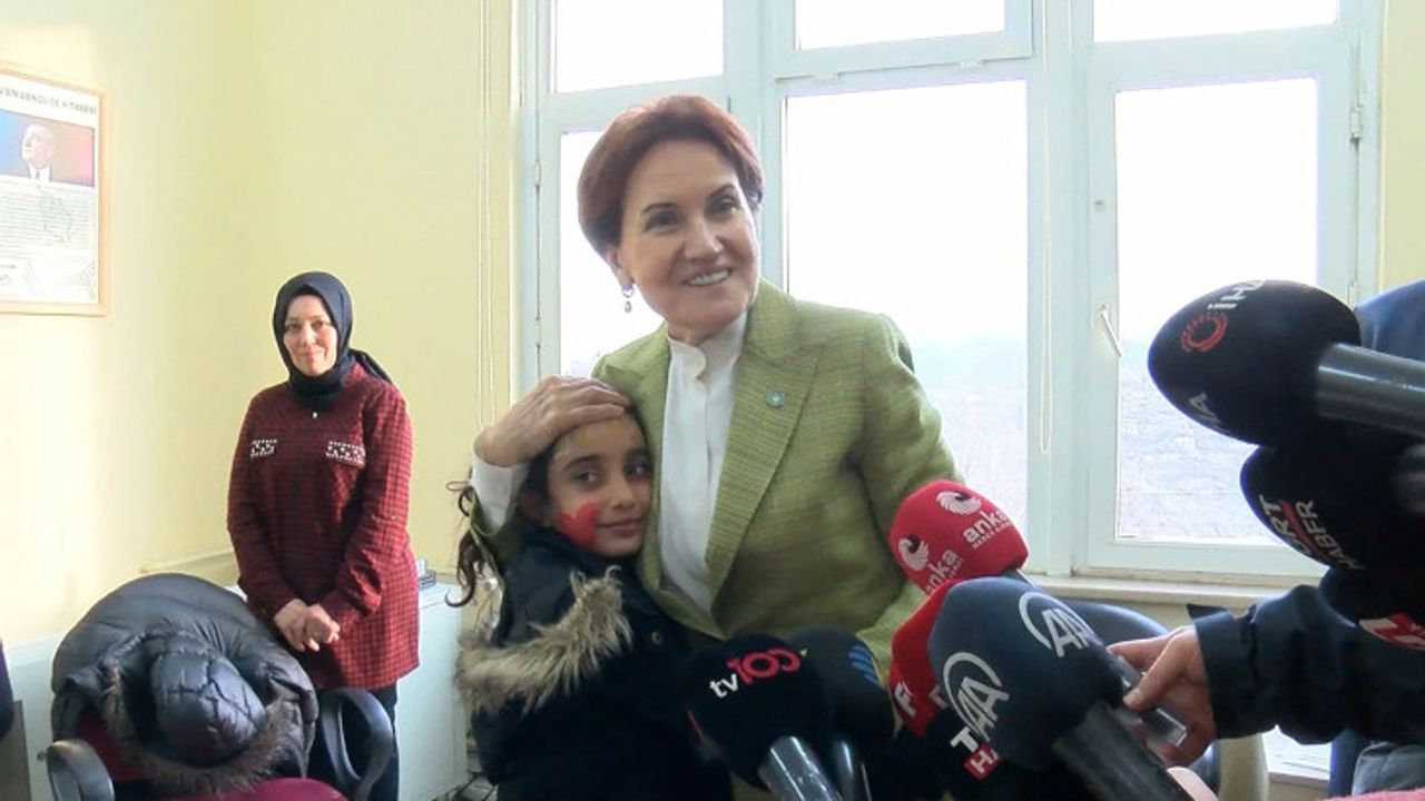 Meral Akşener'den depremzede çocuklara sürpriz