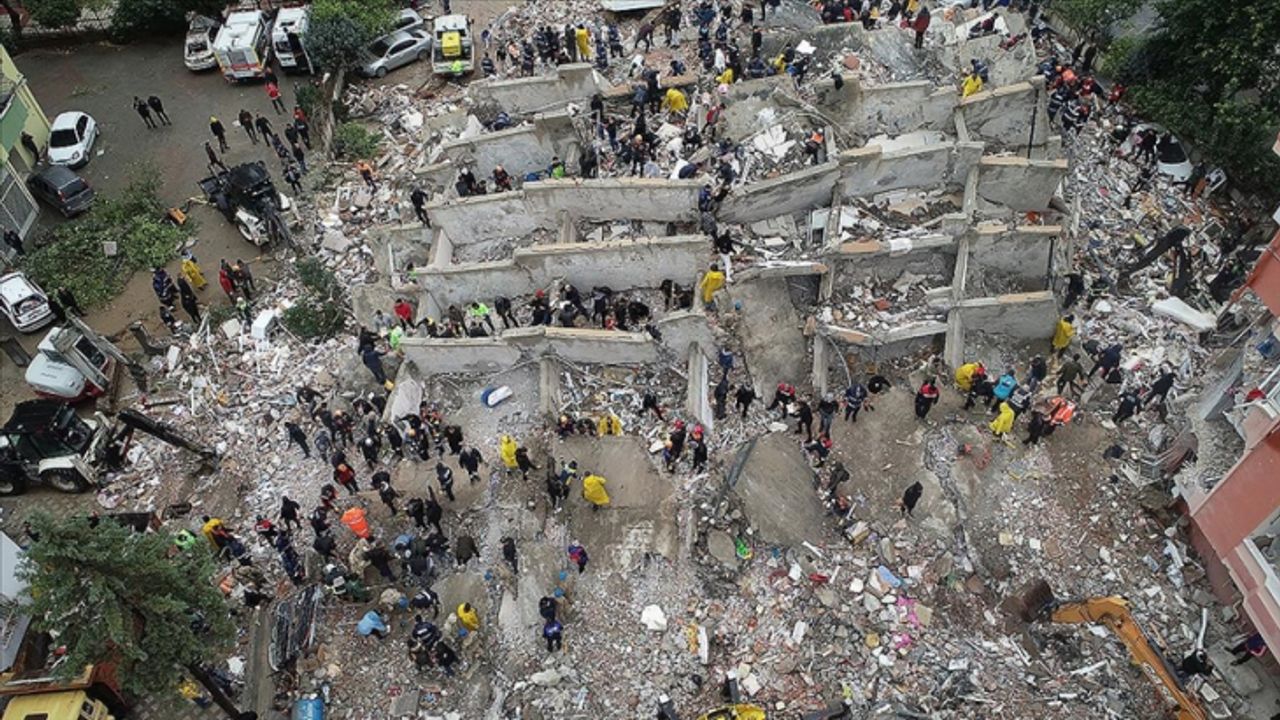 Rusya, deprem nedeniyle Türkiye'ye 100 kişilik arama kurtarma ekibi gönderecek!