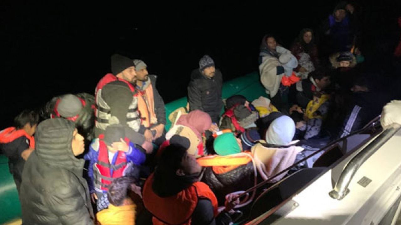 Yunanistan'ın ölüme terk ettiği 41 kaçak göçmen kurtarıldı