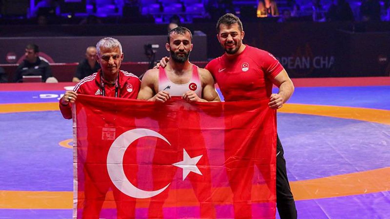 Milli güreşçi Burhan Akbudak Avrupa şampiyonu oldu