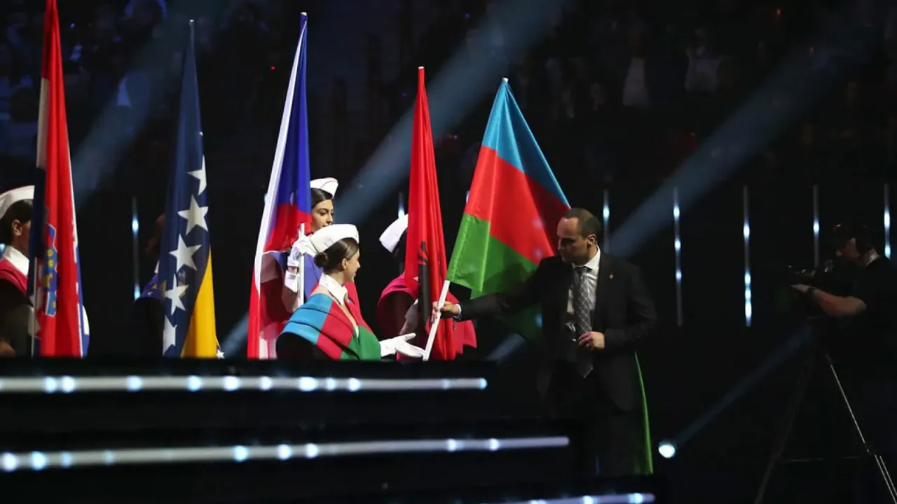 Avrupa Halter Şampiyonası'nın açılışında skandal! Azerbaycan Bayrağı yaktılar