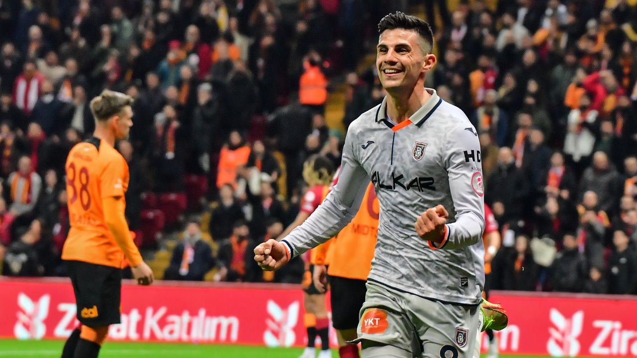Başakşehir Galatasaray'ı devirdi!