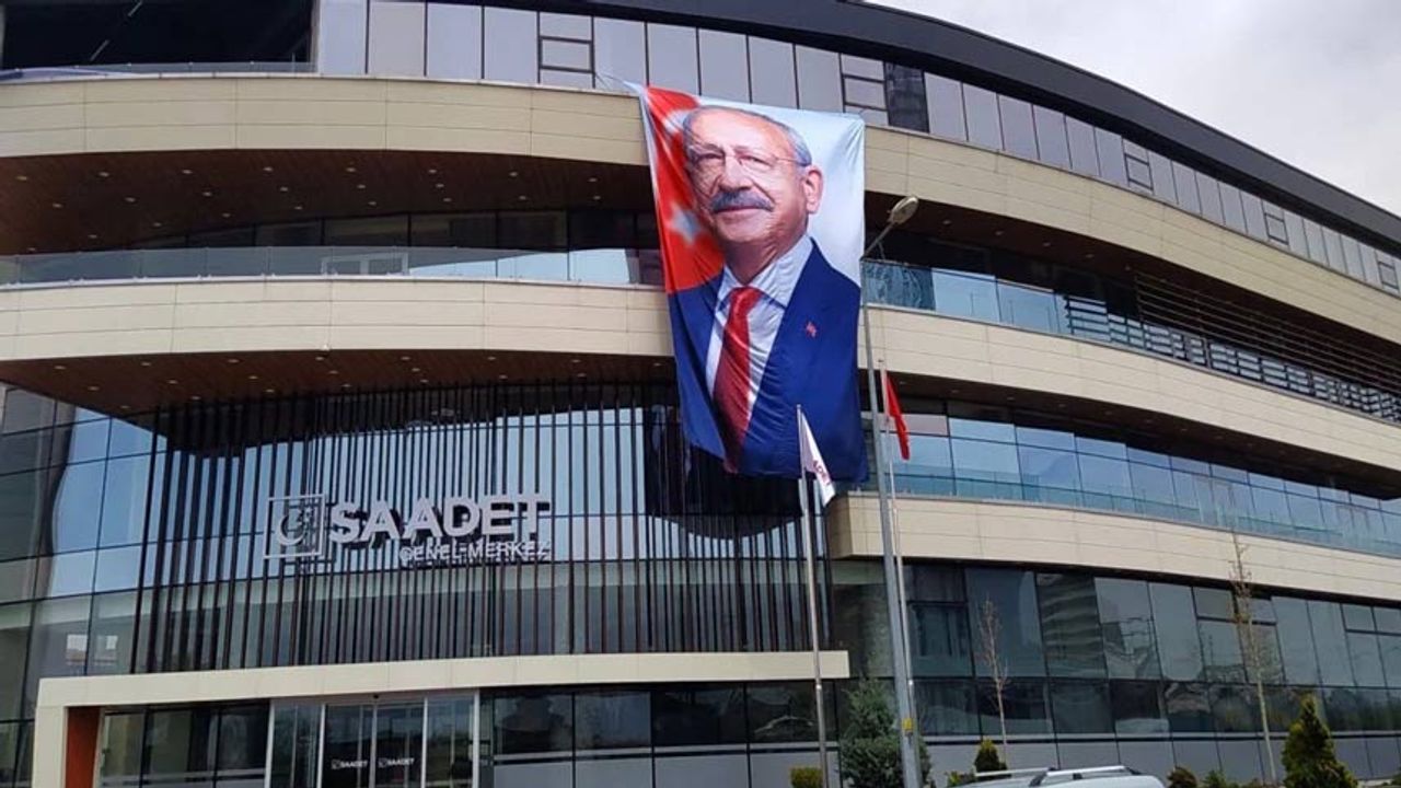 Saadet Partisi binasına Kılıçdaroğlu'nun posteri asıldı