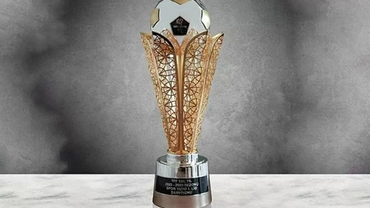 Galatasaray şampiyonluk kupasını Fenerbahçe derbisinde kaldırmak istiyor