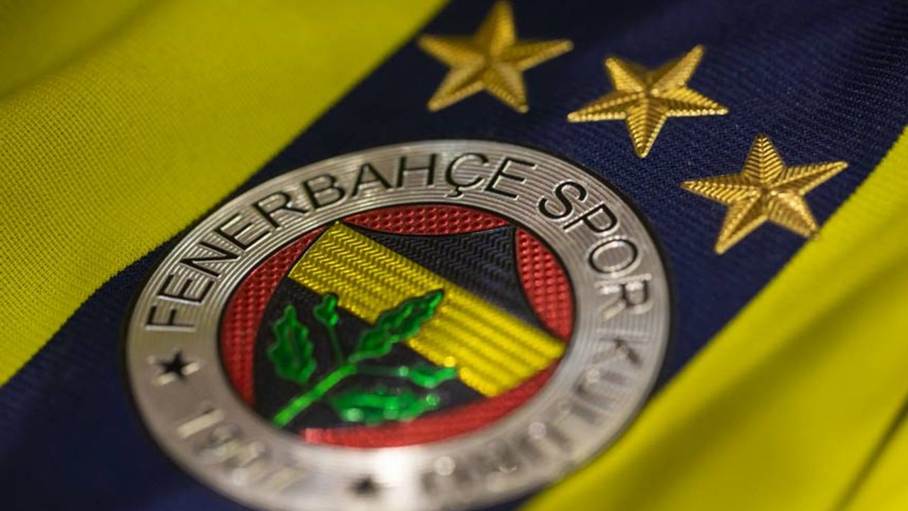 Fenerbahçe’nin yeni çubuklu forması olay oldu!