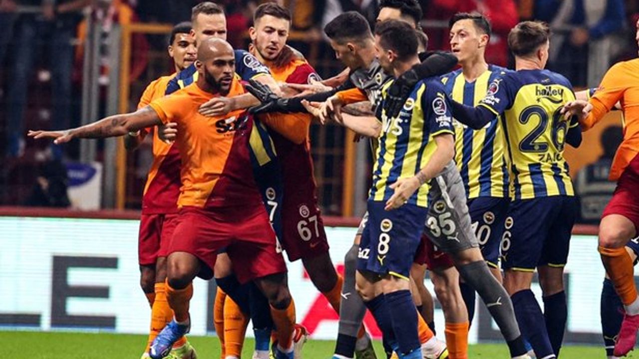 Galatasaray ve Fenerbahçe'nin karşılaşacağı Süper Kupa finali devre arasında oynanacak