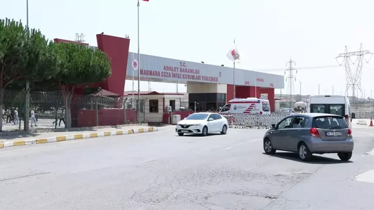 Kemal Kılıçdaroğlu’ndan TİP Milletvekili Can Atay’a cezaevi ziyareti
