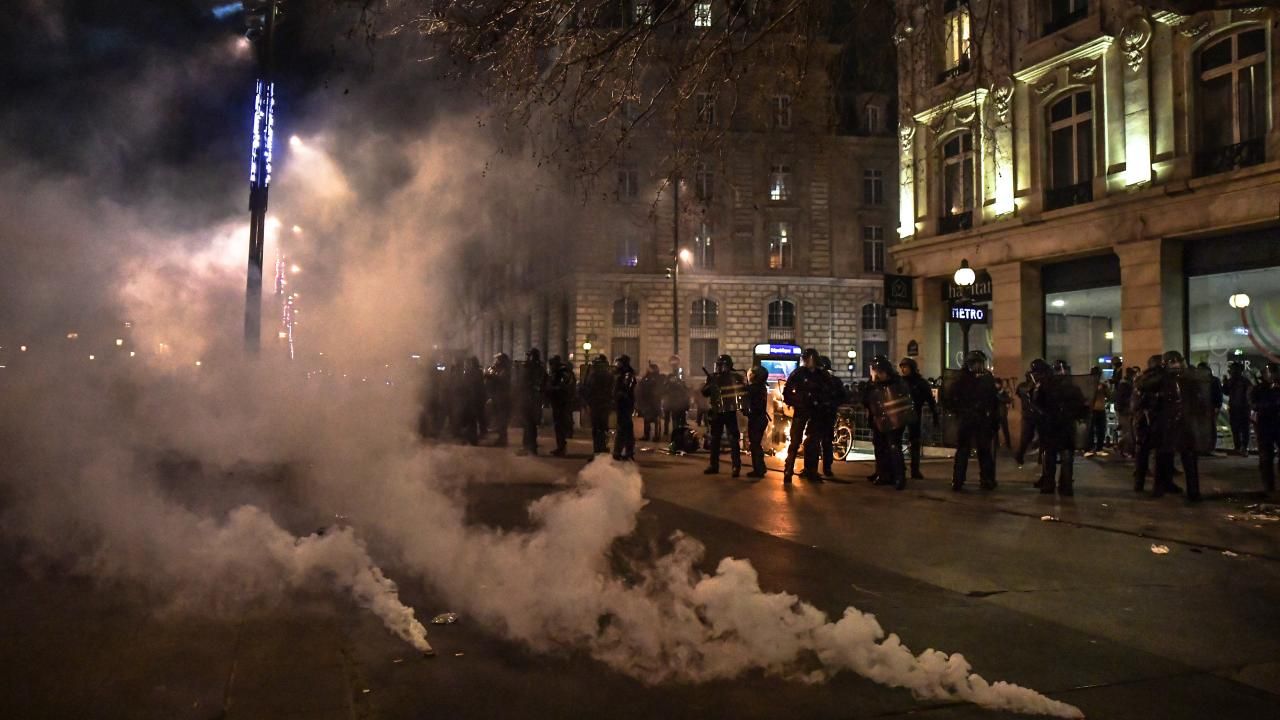 Fransa'da protestolar nedeniyle 45 bin kolluk kuvveti sahada olacak
