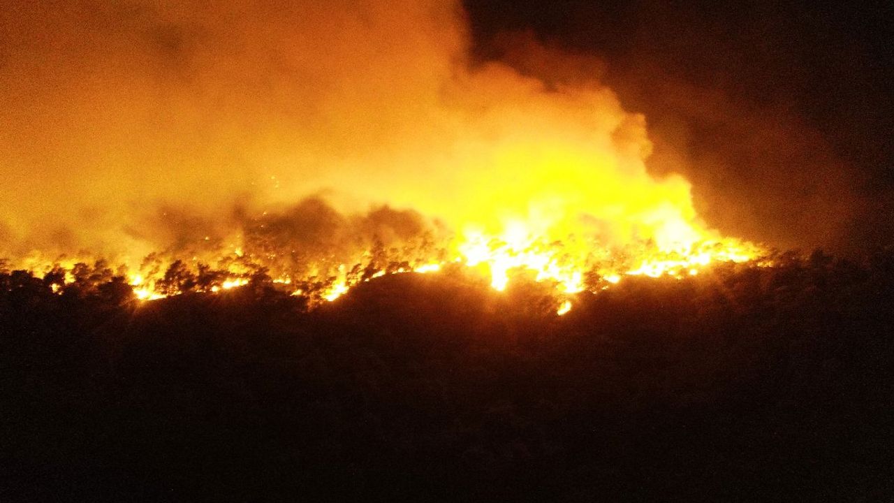 Turizm cenneti alev alev yanıyor! Hastane ve 10 ev boşaltıldı