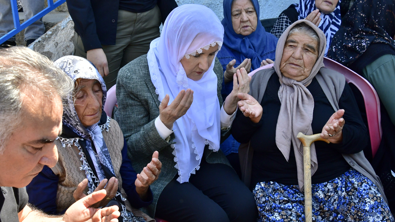 Meral Akşener, Dağıstan Coşkun'un cenaze törenine katıldı
