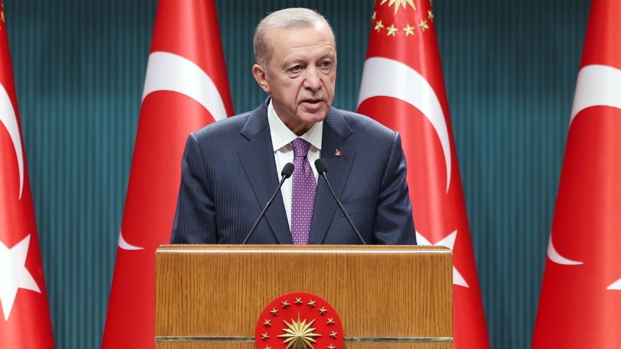 Cumhurbaşkanı Erdoğan'dan memur ve emeklileri sevindirecek açıklama! Zam mı geliyor?