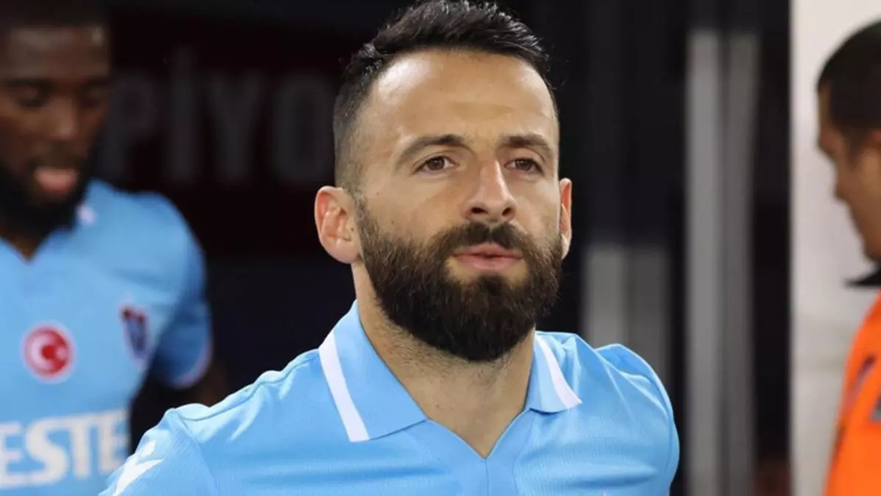 Trabzonspor'da o futbolcu ile yollar ayrıldı: Sözleşme feshedildi