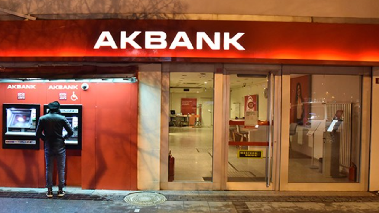 Akbank'tan emeklilere büyük müjde! 3.000 TL ek ödeme hesaplara yatacak