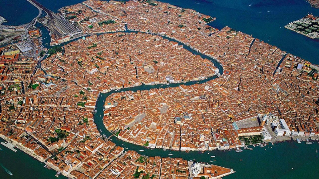 Venedik'te turistlerden ücret alınmaya başlandı! Bakın ne kadar