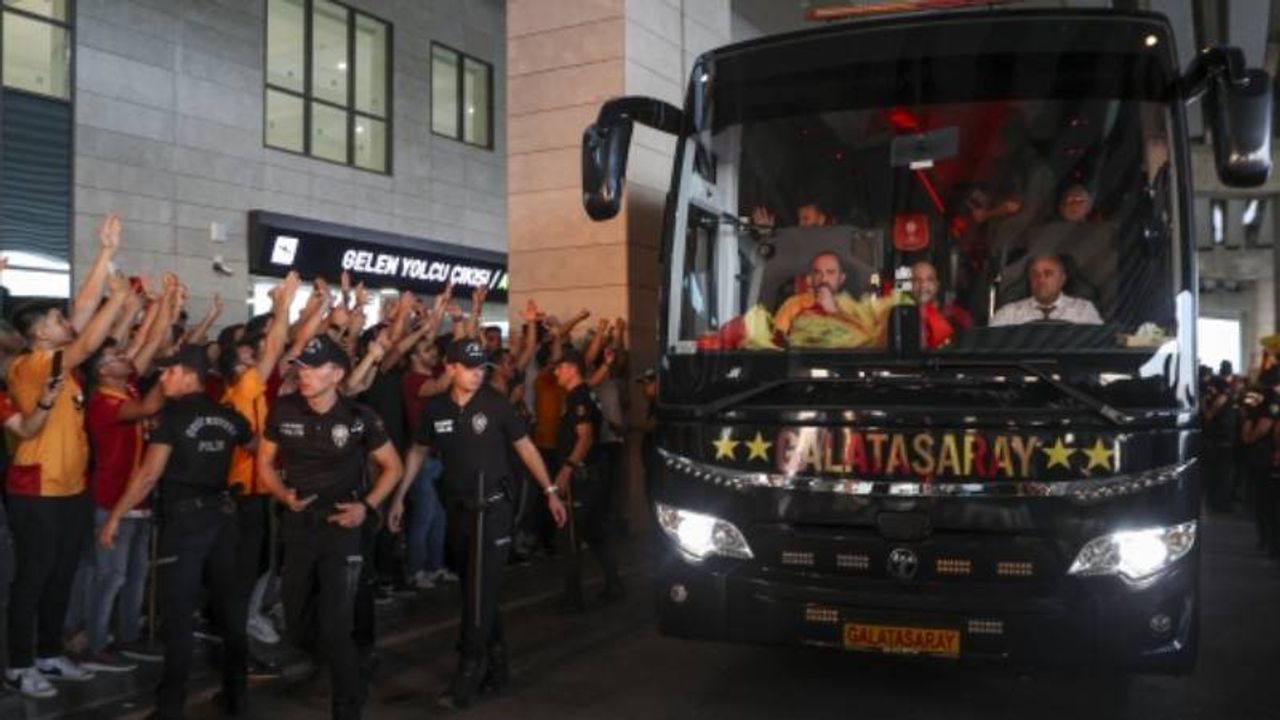 Galatasaray'ın otobüsü saldırıya uğradı!