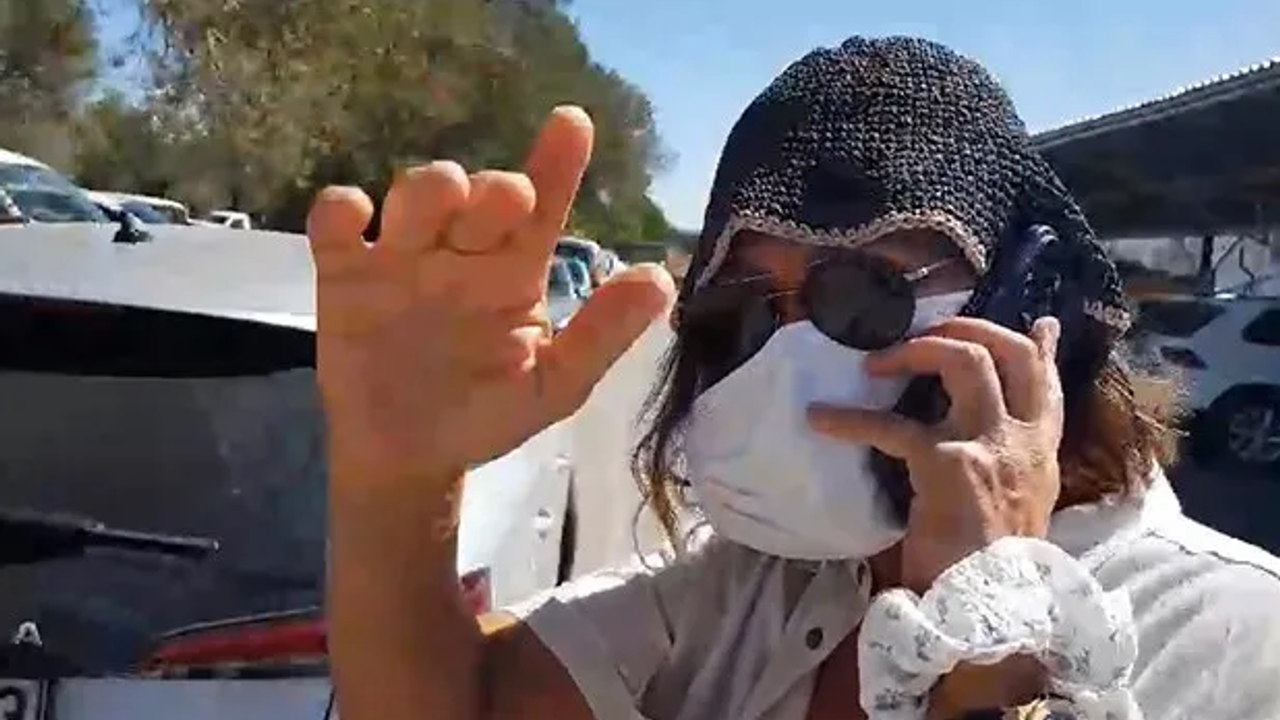 Ünlü oyuncu devlet hastanesinde görüntülendi! Tanınmamak için maske ve bere taktı