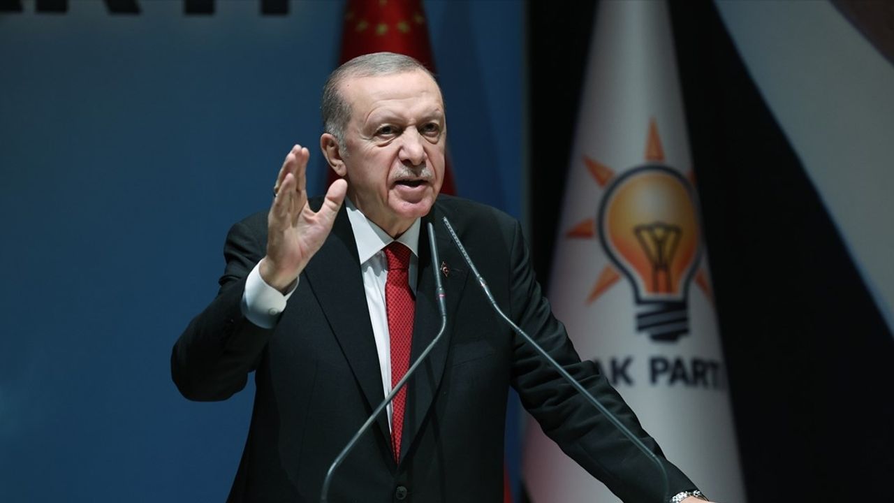 Cumhurbaşkanı Erdoğan Özgür Özel'i bombaladı