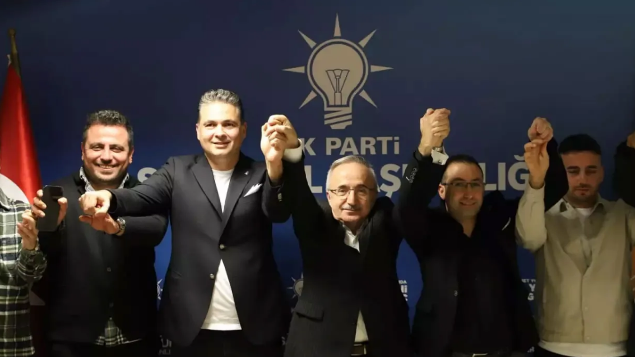 İYİ Parti'den İstifa Eden 11 Kişi AK Parti'ye Geçti