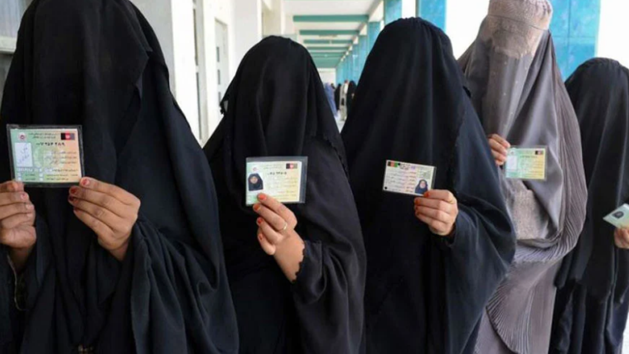 Suudi Arabistan'dan sürpriz karar: Kadınların çarşaf giymesi yasaklandı