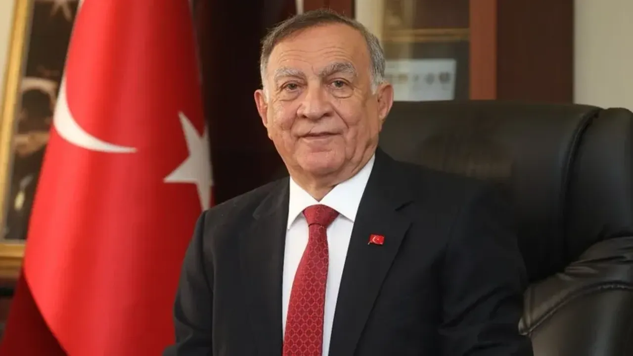 Yeniden aday gösterilmeyen Seyhan Belediye Başkanı CHP'den istifa etti!