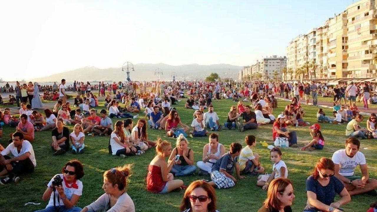 İzmir'de kimlerin yaşadığı ortaya çıktı! Listenin zirvesindeki şehirler şaşırttı