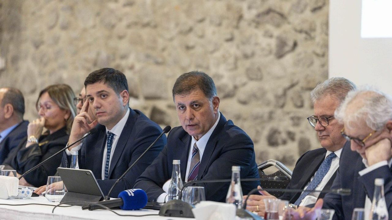 Başkan Tugay'dan 'borç' açıklaması İddialar gerçeği yansıtmıyor!