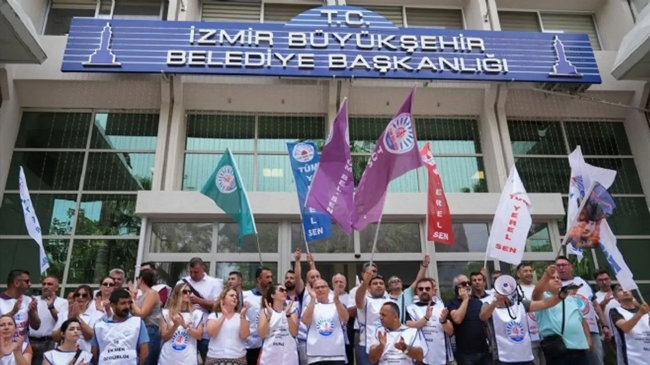 İzmir Büyükşehir'de TİS süreci tamam: Memurlar imzayı attı!
