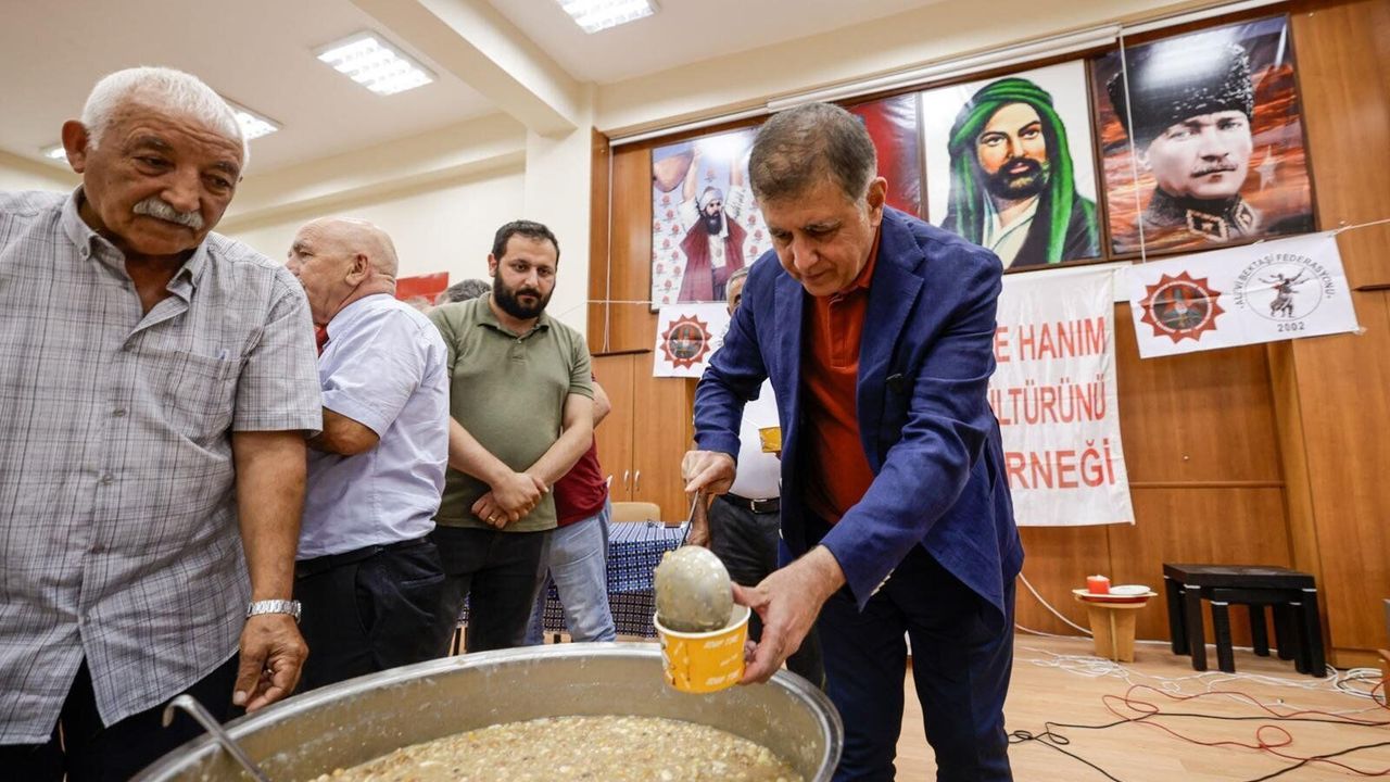 Başkan Tugay aşure lokmasını paylaştı