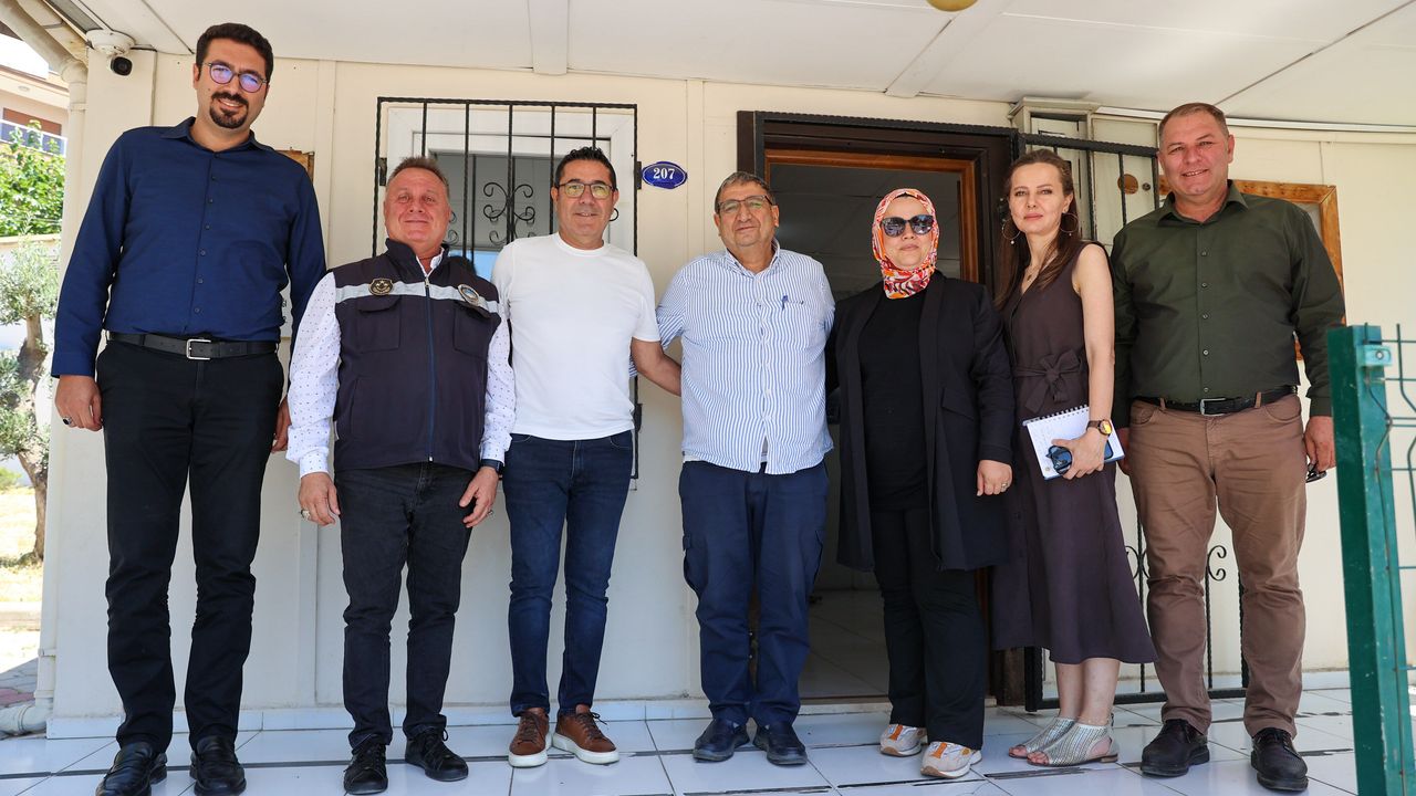Buca Belediye Başkanvekili Benzer sahaya indi, muhtarlarla buluştu