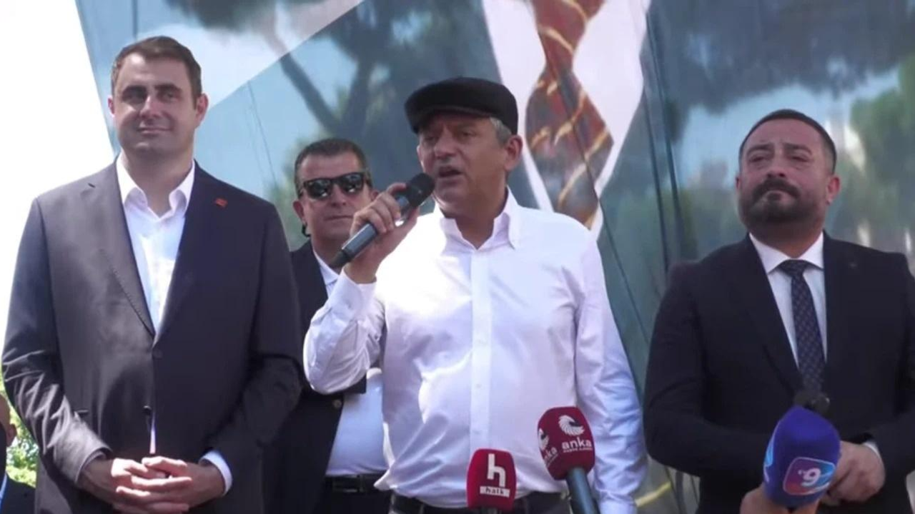 Özel'den İzmir'de dikkat çeken çıkış: Buraya iktidar partisinin genel başkanı olarak geleceğim