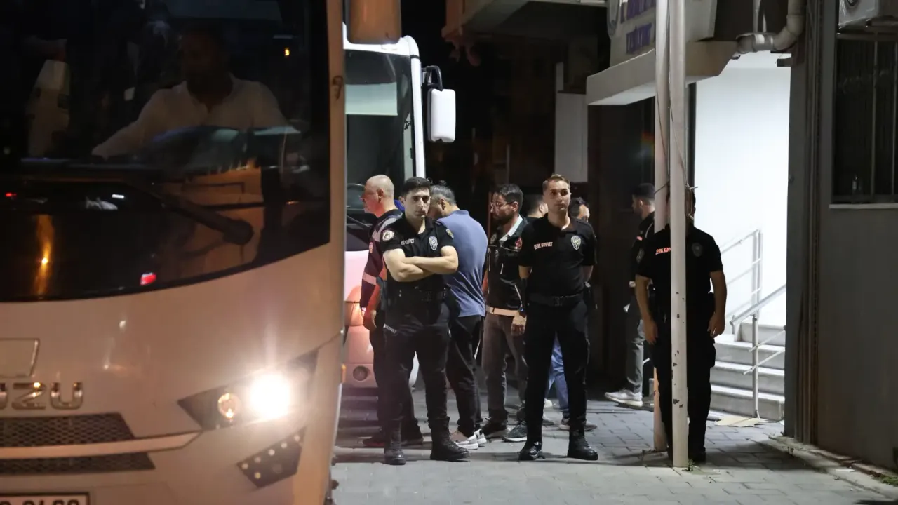 Belediye operasyonunda yeni gelişme: Seferihisar Belediye Başkanı Yetişkin'in de aralarında olduğu 20 kişi adliyede
