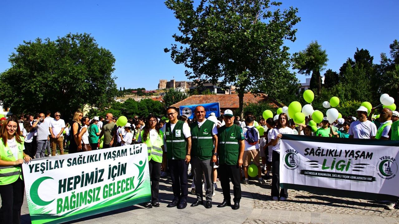 İzmir’in Sağlıklı Yaşam Hareketi Selçuk’ta sürdü: Öğrenciler bağımlılığa karşı yürüdü