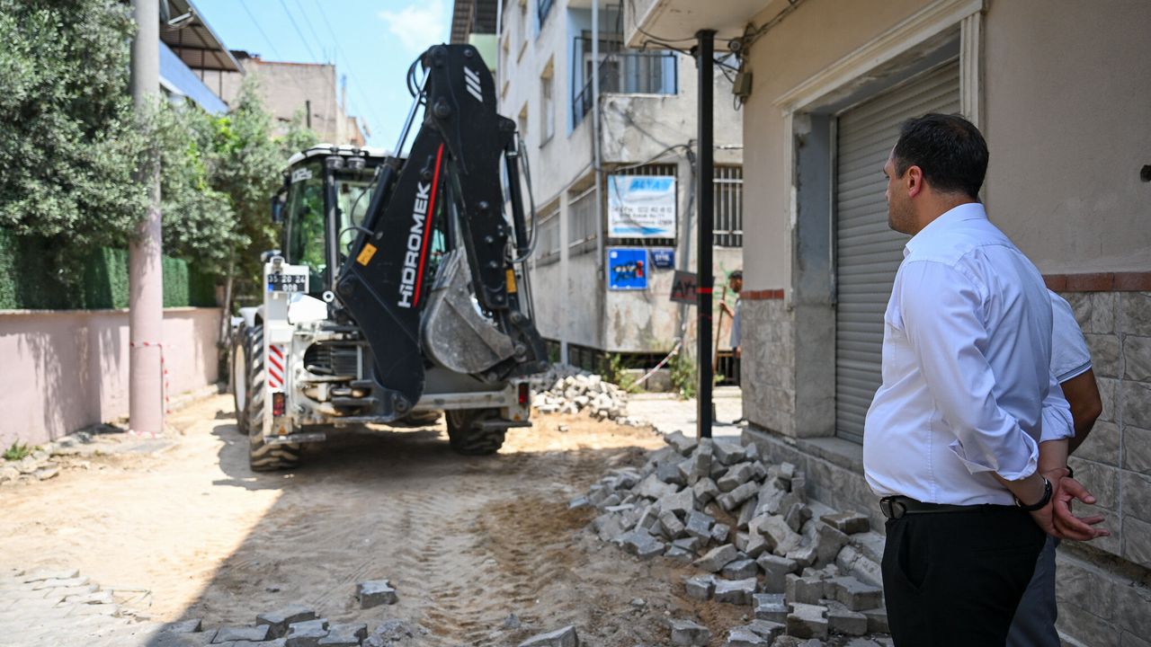 Bornova'da değişim başladı...282 sokak asfaltlanacak!