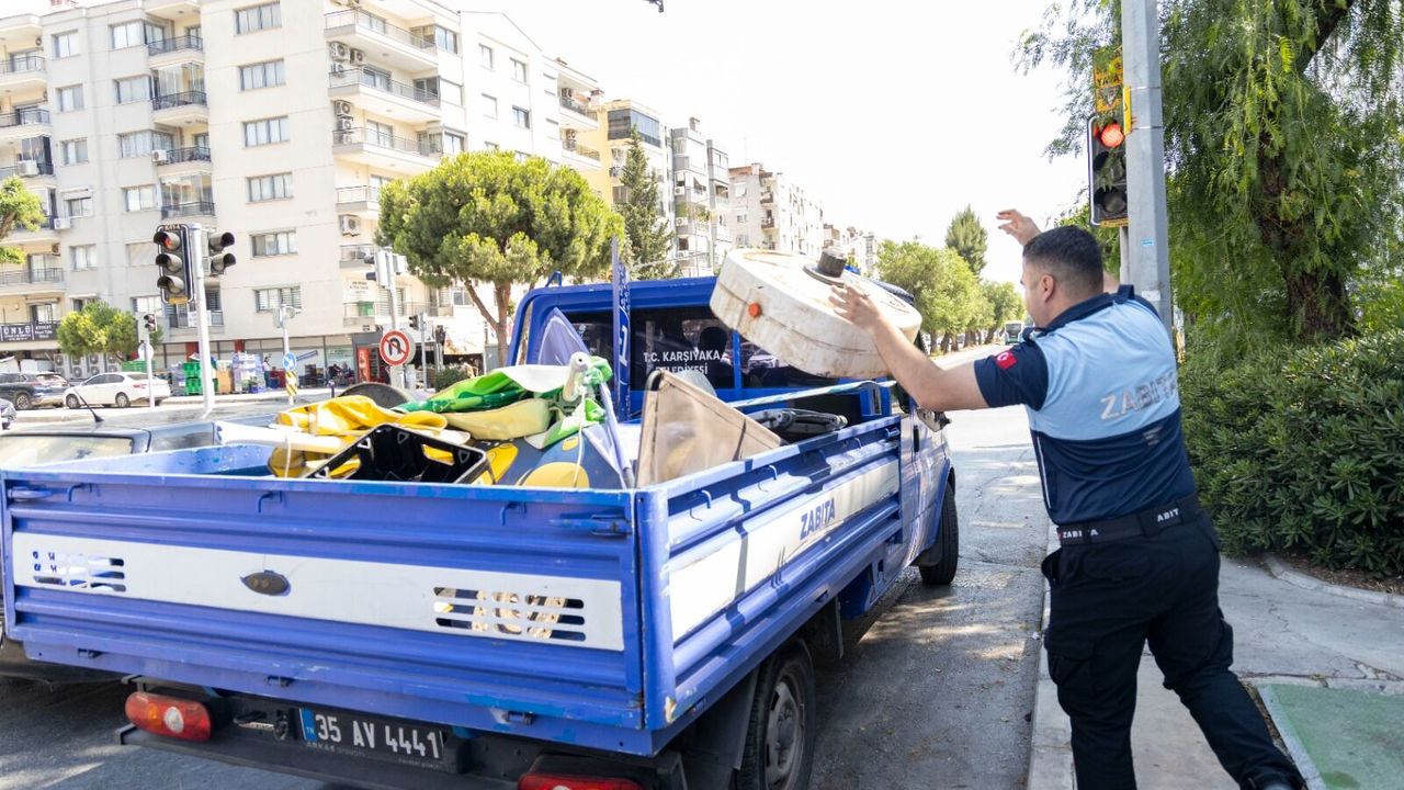 İzmir'de kaldırım işgaline geçit yok: Belediye denetliyor, ceza kesiyor!