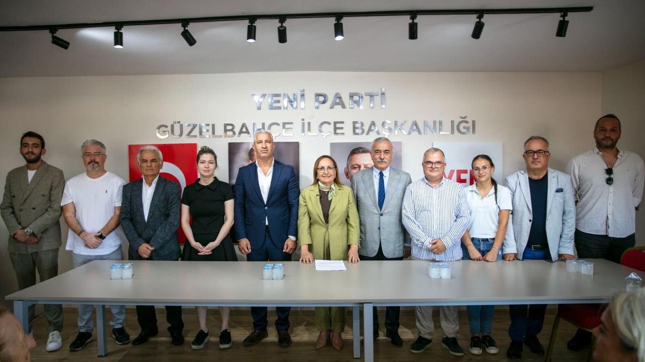 Güzelbahçe’de CHP’den toplu istifa: Ayşe Akın ve 10 meclis üyesi Yeni Parti’ye geçti