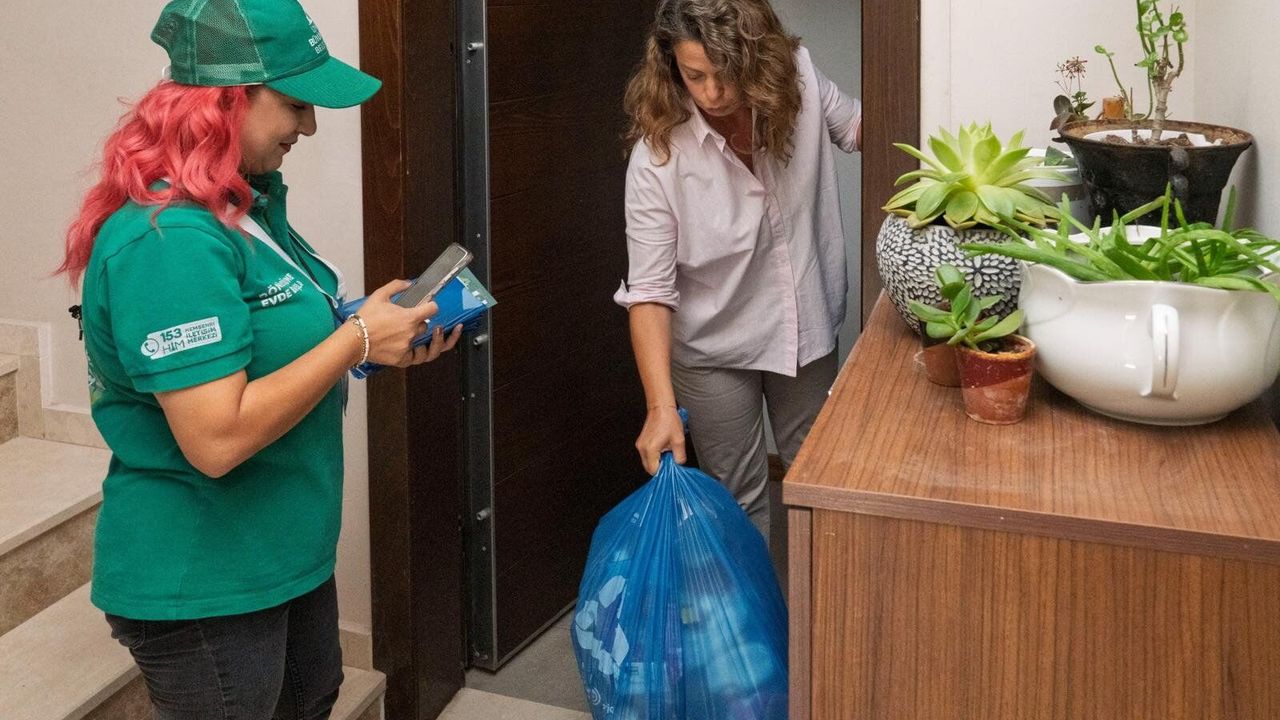 Geri dönüşüm Güzelbahçe’de kapıya geldi: 3 mahalle atıklar evden toplanmaya başladı