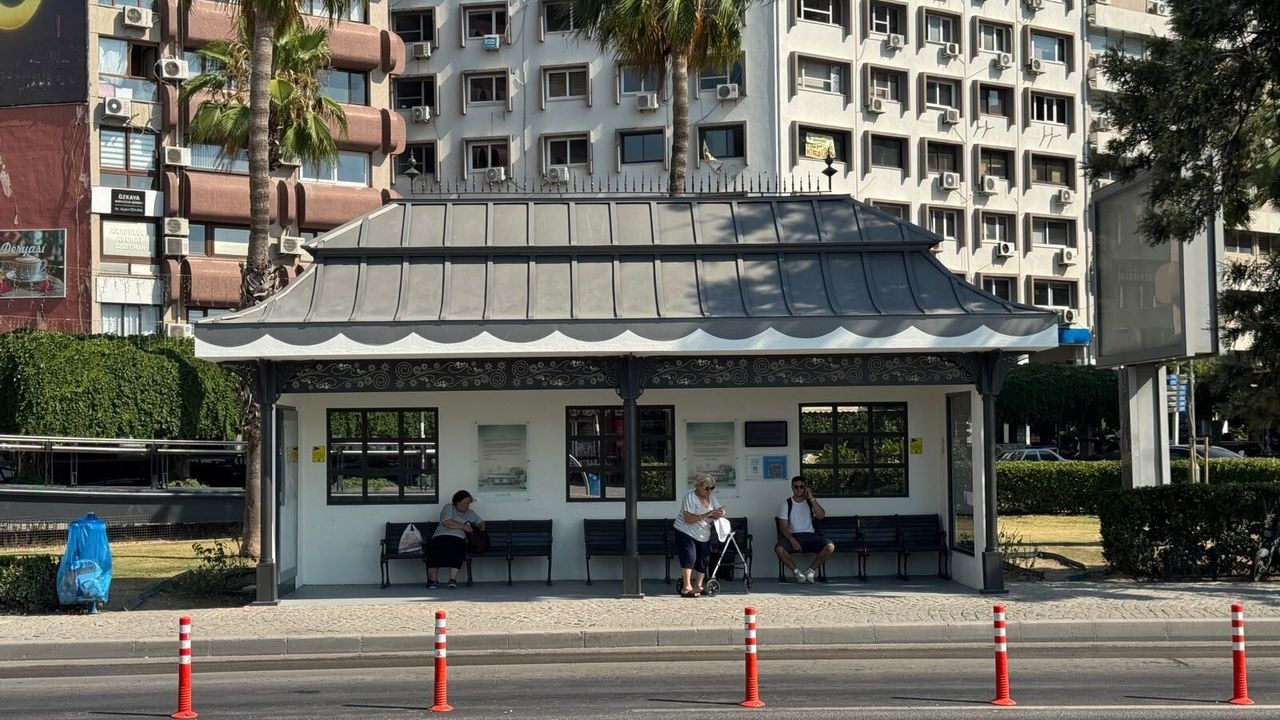 İzmir’in kimliğini taşıyan yeni Konak Durağı hizmete açıldı