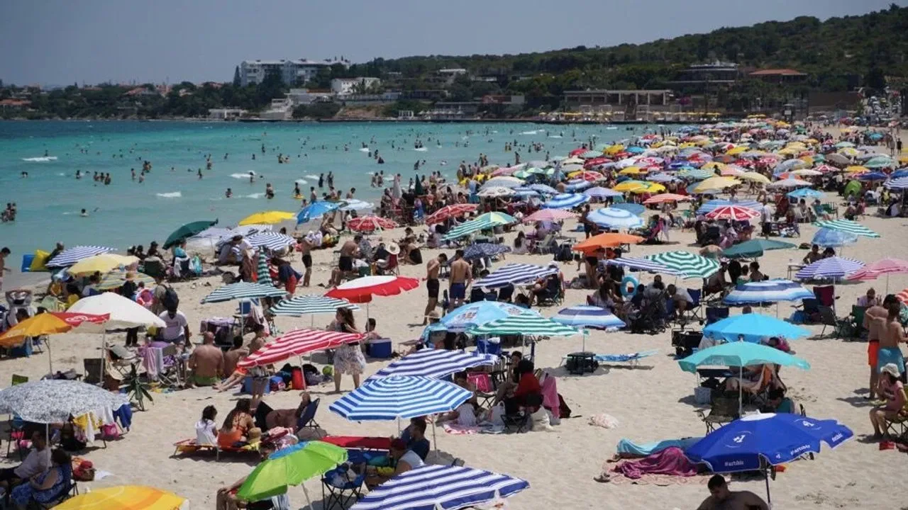 Çeşme'de sezonun en yoğun dönemi başladı! Oteller tam kapasiteye ulaştı