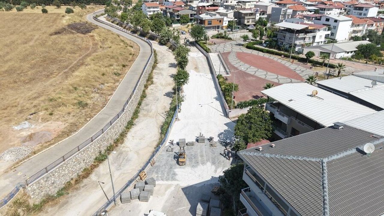Menderes'te 19 Mayıs Caddesi baştan aşağı yenileniyor