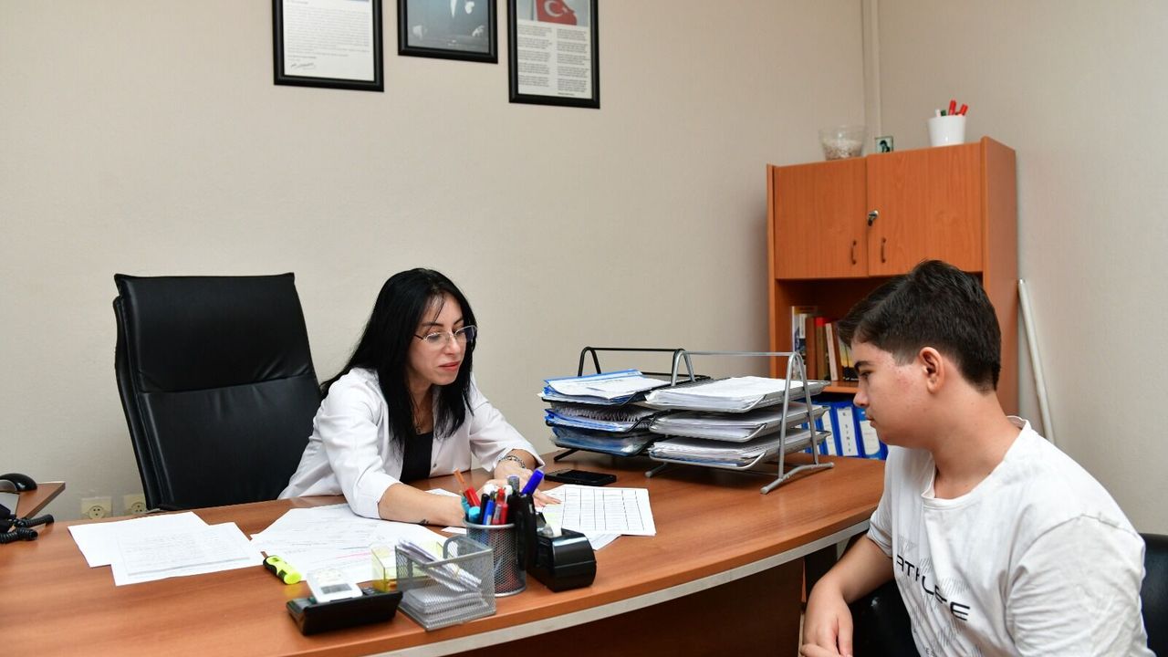 İzmir'de öğrencilere destek: YKS tercih danışmanlığı ücretsiz!