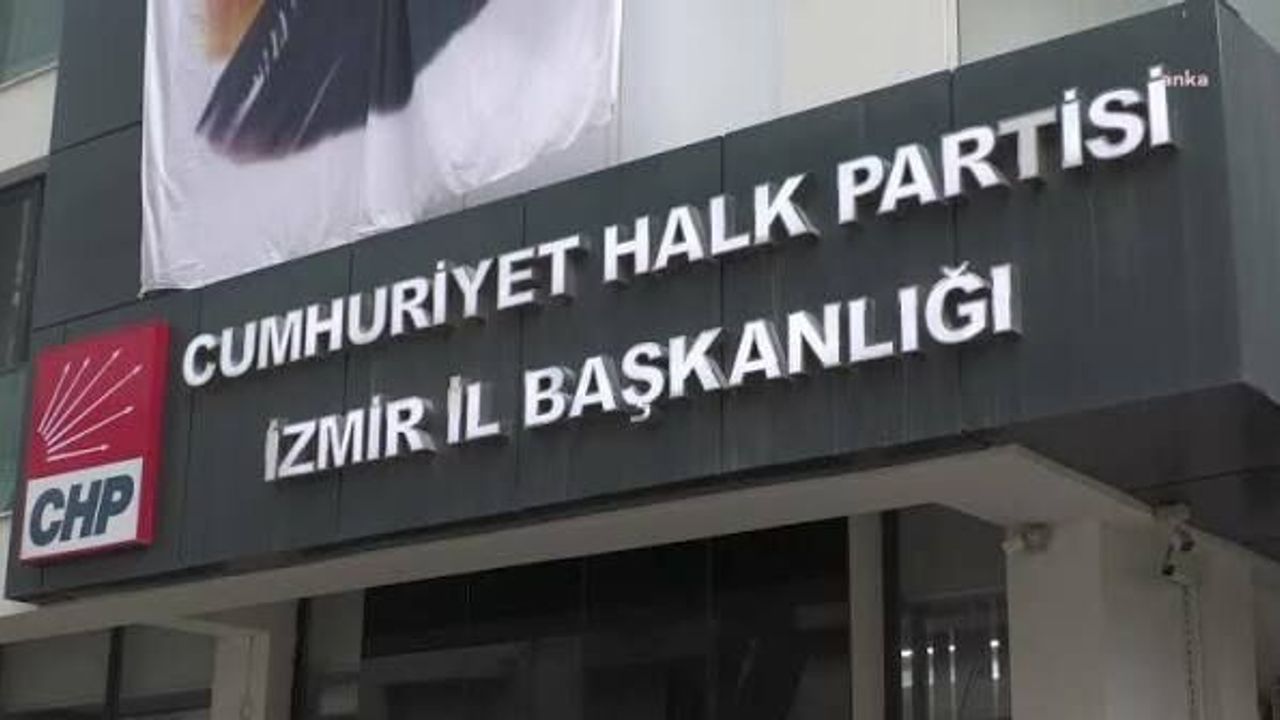 CHP'de İzmir depremi sürüyor: İki belediye başkanı daha istifa ediyor