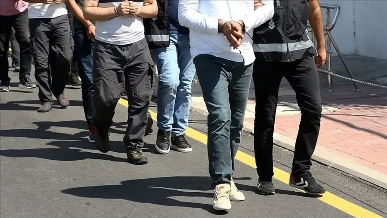 İzmir dahil 12 ilde 4 suç örgütüne operasyon: 74 gözaltı