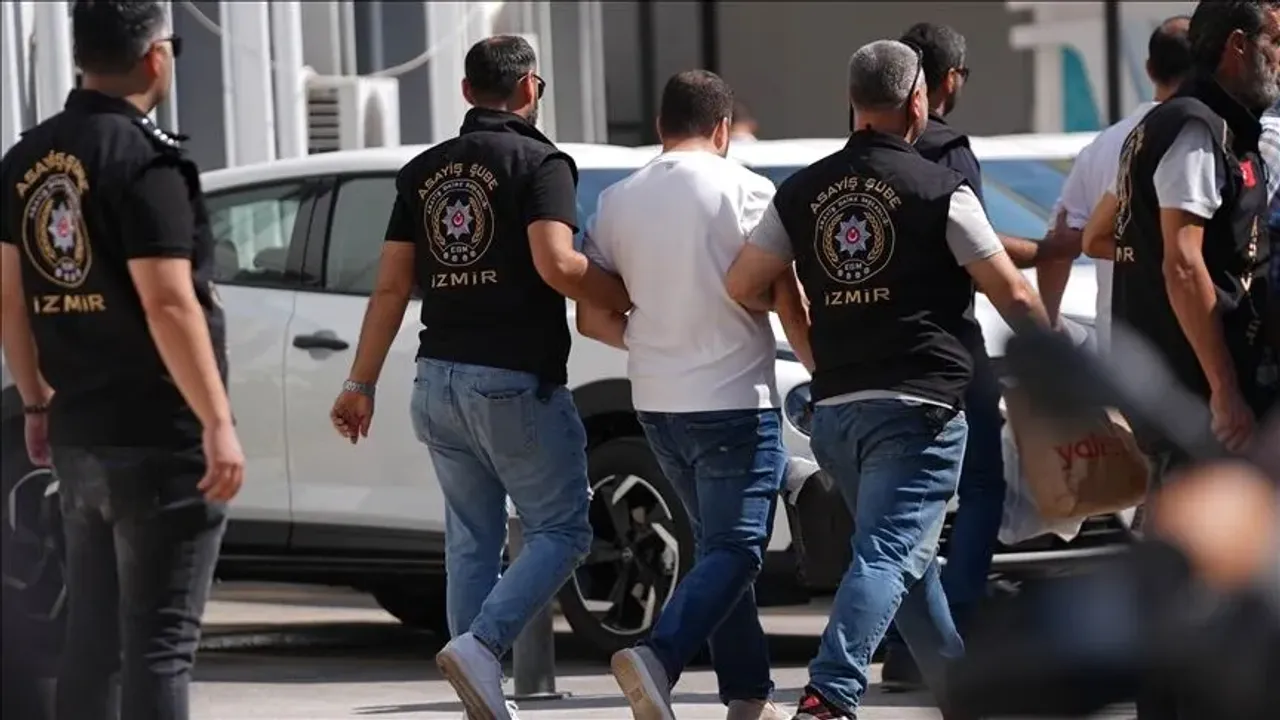 İzmir dahil 12 ildeki kamu görevlilerine suç örgütü operasyonu: 37 şüpheli hakimlikte