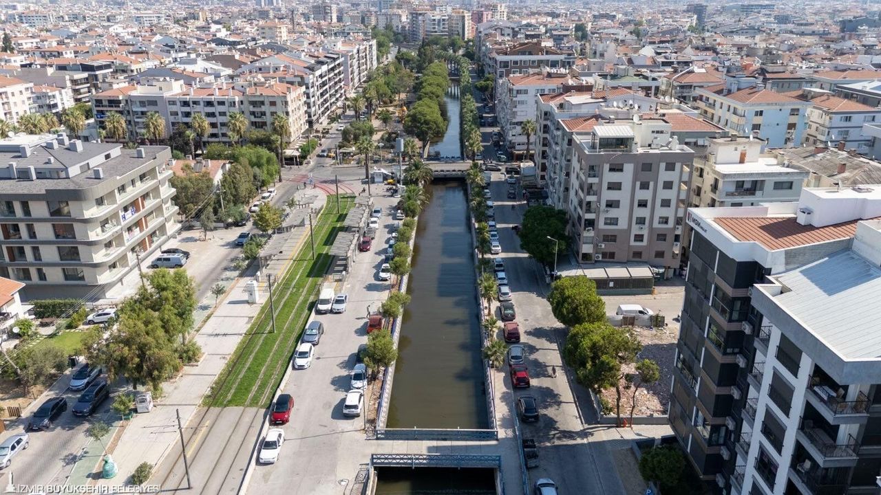 İzmir'de dere temizliği: Manda ve Bostanlı'da yoğun mesai sona erdi