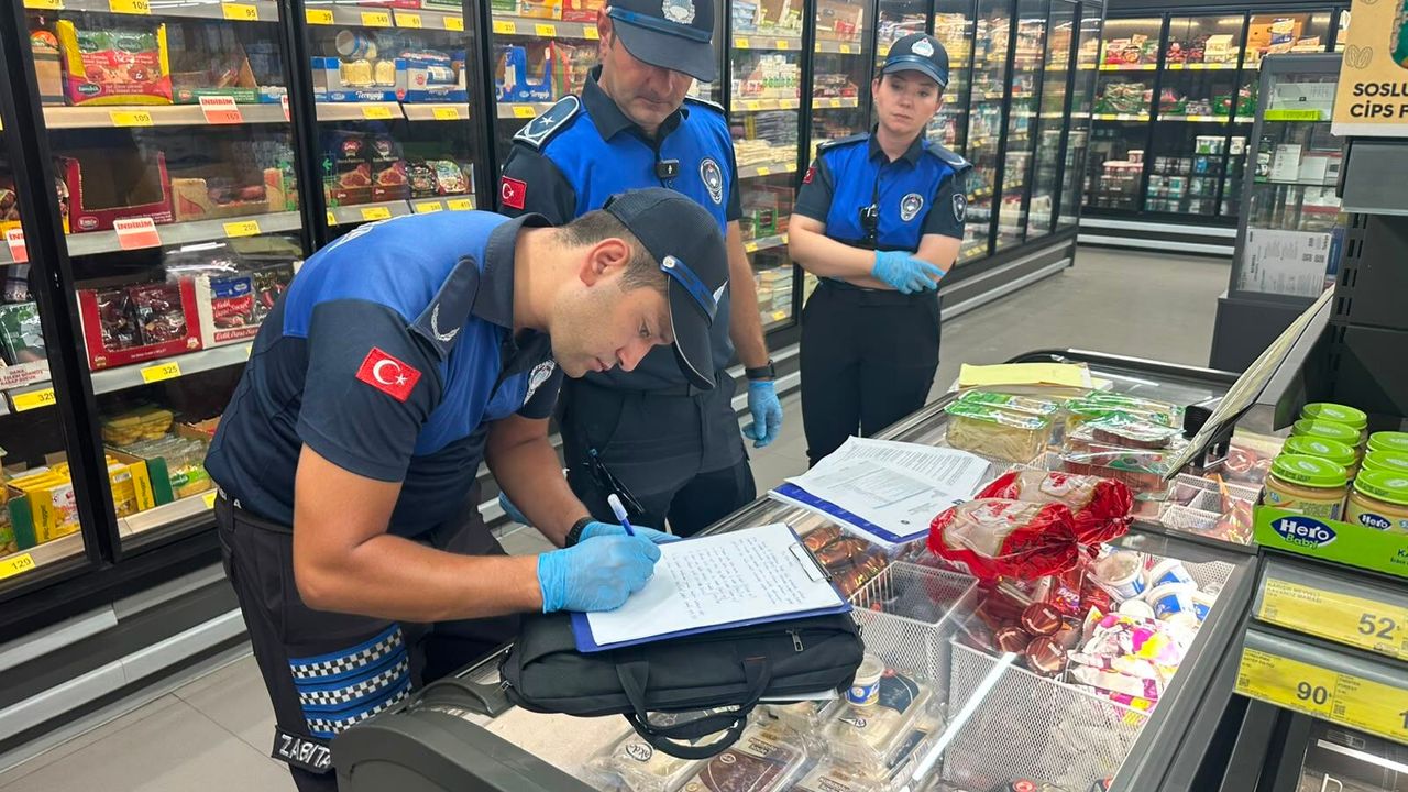 İzmir'de güvenilir gıda için denetimler sürüyor: İşletmeler mercek altında